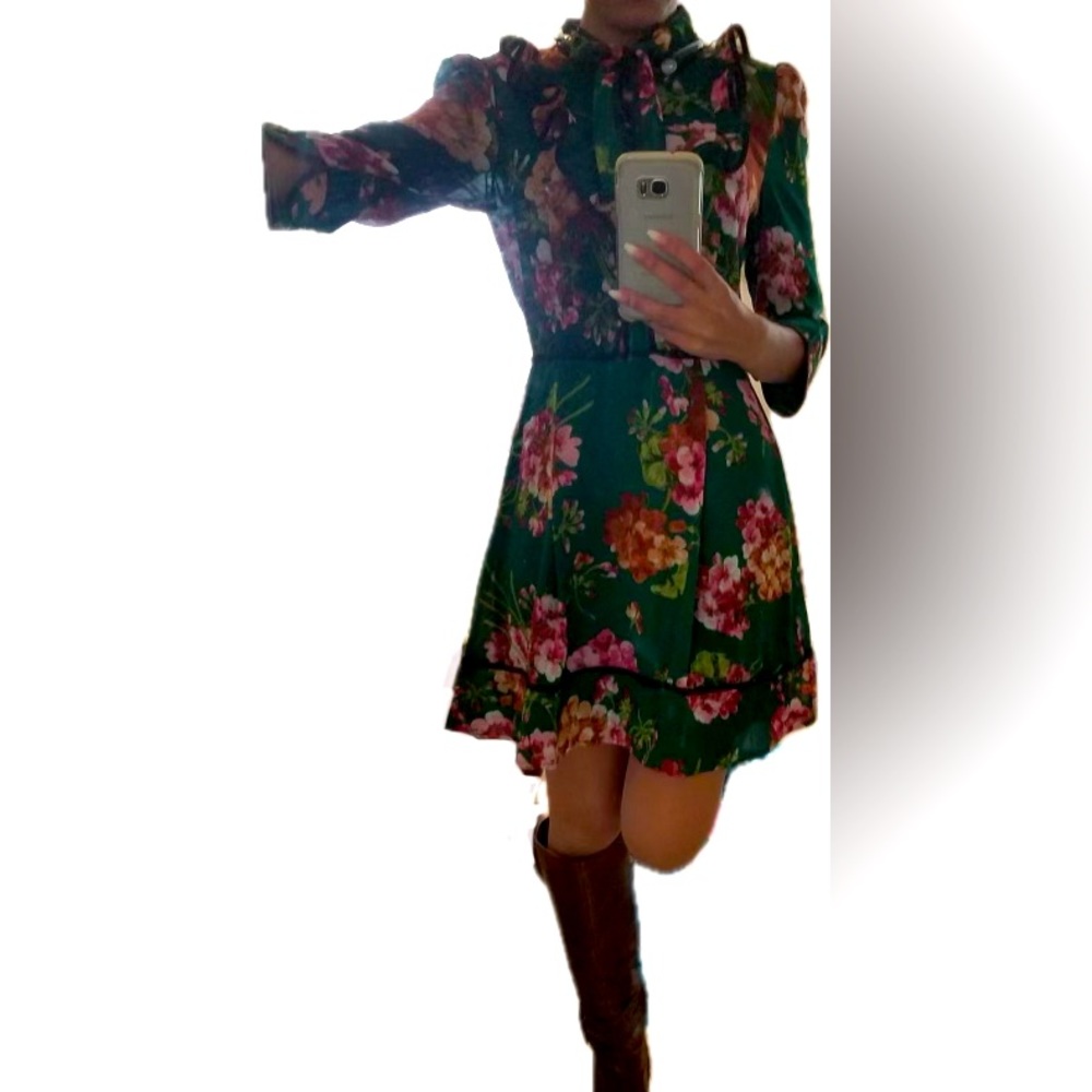 Floral chiffon dress with a ruffle collar that ties around the neck.